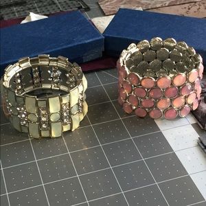 Set of bracelets, stretchable, new.